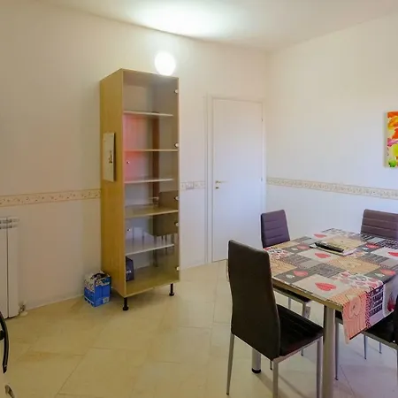 Iona Apartment *