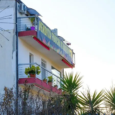 Iona Apartment