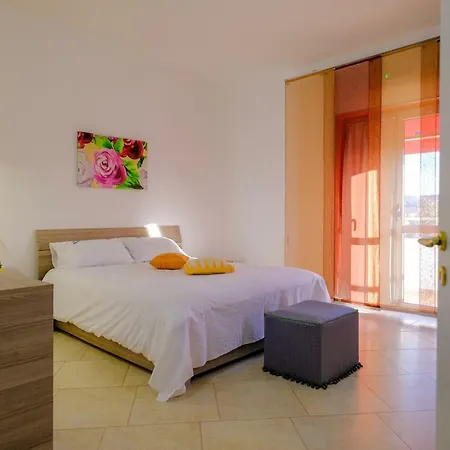 Iona Apartment
