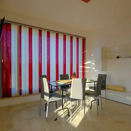 Iona Apartment